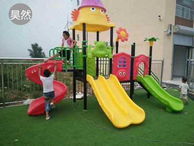 山西太原幼兒園安裝兒童滑梯現(xiàn)場 山西太原幼兒園安裝兒童滑梯現(xiàn)場