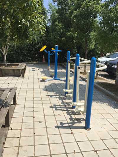 山東安裝戶外健身路徑器材現(xiàn)場
